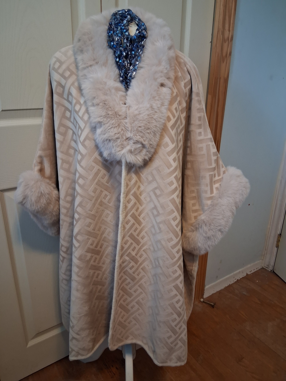 Women's Cream Faux Fur-Trim Cape